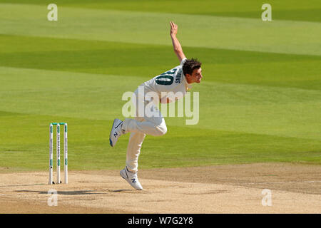 BIRMINGHAM, ANGLETERRE. 04 AOÛT 2019 : Pat de Cummins Australie bowling pendant jour 5 du 1er Test Match Cendres Specsavers, au terrain de cricket d'Edgbaston, Birmingham, Angleterre. Banque D'Images