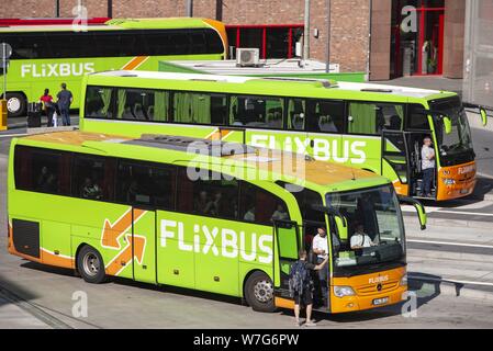 Flixbusses à la station de bus dans la région de Frankfurt am Main à la Stuttgarter Straße 26 | Le monde de l'utilisation Banque D'Images