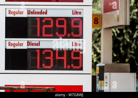 Royaume-uni Prix du carburant - essence et Diesel prix à l'une station de remplissage au Royaume-Uni Banque D'Images