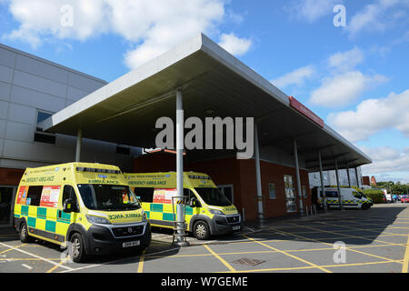 L'Hôpital du comté de Hereford. Ambulances à l'extérieur de l'accident et d'urgence. Banque D'Images