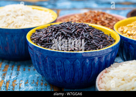 Différents types de riz blanc, basmati, jasmin, riz arborio, brun et ...
