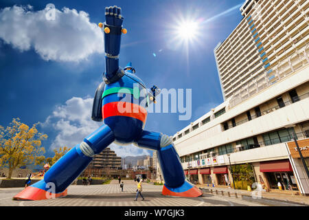 KOBE, JAPON, 06 avril 2019 : Le géant de Gigantor statue métallique à Kobe est un symbole de la protection de la ville contre les tremblements de terre Banque D'Images