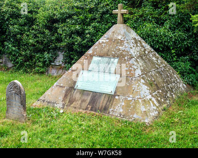 Pierre tombale pour Charles Piazzi Smyth dans St Johns au cimetière Sharow près de Ripon North Yorkshire Angleterre Banque D'Images