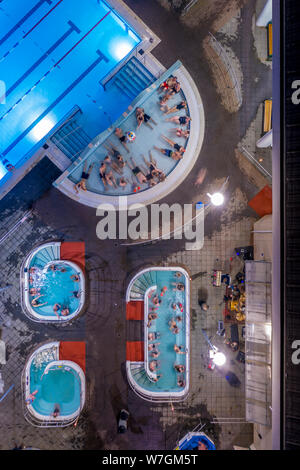 Les piscines, les phares du festival d'hiver, Reykjavik, Islande Banque D'Images