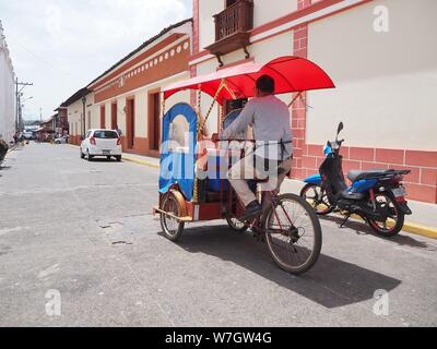 Nicaragua, Leon, Cenrtal Nord. Cathédrale, du vrai et célèbre Basilique Cathédrale de l'Assomption de la Bienheureuse Vierge Marie, le toit, ville Vue aérienne Banque D'Images