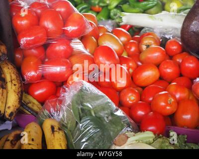 Nicaragua, Leon, Cenrtal Nord. Marché avec nourriture, fruits, légumes et marchandises. Banque D'Images