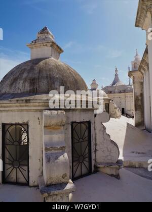 Nicaragua, Leon, cathédrale, du vrai et célèbre Cathédrale Basilique de l'Assomption de la Bienheureuse Vierge Marie, le toit. Banque D'Images