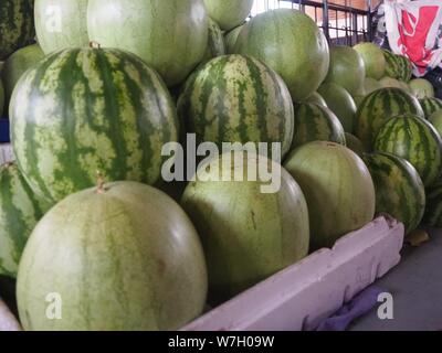 Nicaragua, Leon, Cenrtal Nord. Marché avec nourriture, fruits, légumes et marchandises. Banque D'Images