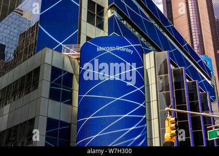 New York,NY/USA-Août 1, 2019 Morgan Stanley s'engage dans l'auto-promotion sur l'affichage numérique sur leurs capacités à New York le jeudi, Août 1, 2019. (© Richard B. Levine) Banque D'Images