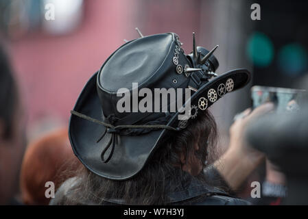 SIBIU, ROUMANIE - 26 juillet 2019 : couvre-culasse fans bénéficiant d''un concert live à Wardruna Artmania Rock Festival Banque D'Images