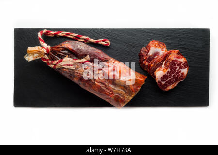 Bac noir longe de porc ibérique de délicieux sur fond blanc Banque D'Images