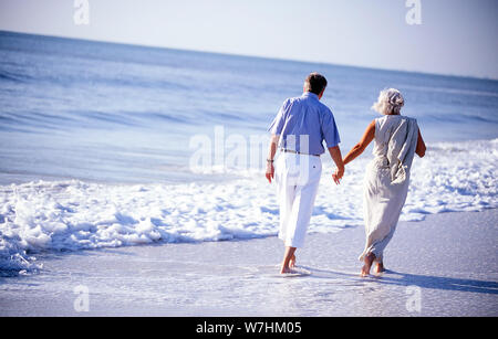 Couple sur la plage Banque D'Images