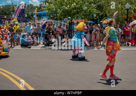 Orlando, Floride. Le 30 juillet 2019. Oscar le Grouch dans Sesame Street Parade Party at Seaworld Banque D'Images