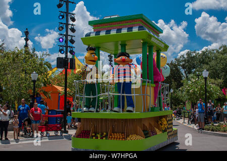 Orlando, Floride. Le 30 juillet 2019. Bert et Ernie dans Sesame Street Parade Parti à Seaworld. Banque D'Images