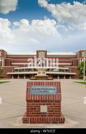 GRAND FORKS, ND/USA - Le 28 juin 2019 : Ralph Engelstad Arena sur le campus de l'Université du Dakota du Nord. Banque D'Images