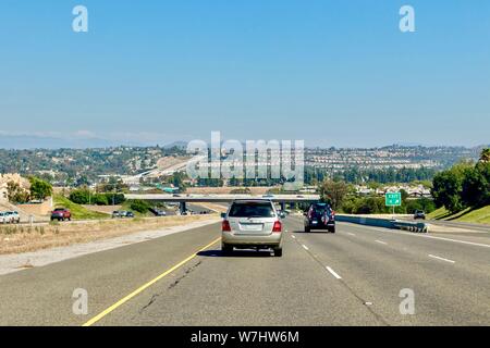 Le trafic sur une autoroute de San Diego Banque D'Images