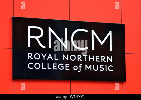 Signe sur la paroi extérieure du Royal Northern College of Music de Manchester, Royaume-Uni Banque D'Images