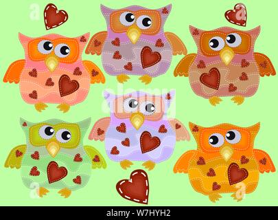 Une série de six hiboux cool avec les yeux de scintillement ivres dans des directions différentes, le cœur sur la poitrine avec imitation de la couture, des lignes, des correctifs. Illustration de Vecteur