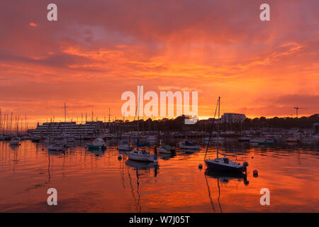 Sunset Fiery capturées à partir de 2019 de Cour Royal William Banque D'Images