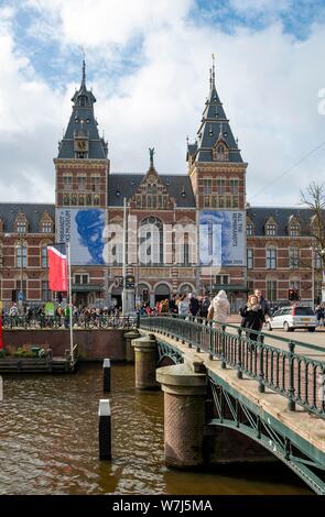 Pont sur Spiegelgracht en face du Rijksmuseum, Amsterdam, Reichsmuseum la Hollande du Nord, Pays-Bas Banque D'Images