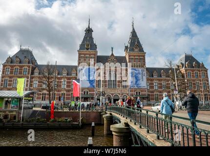 Pont sur Spiegelgracht en face du Rijksmuseum, Amsterdam, Reichsmuseum la Hollande du Nord, Pays-Bas Banque D'Images