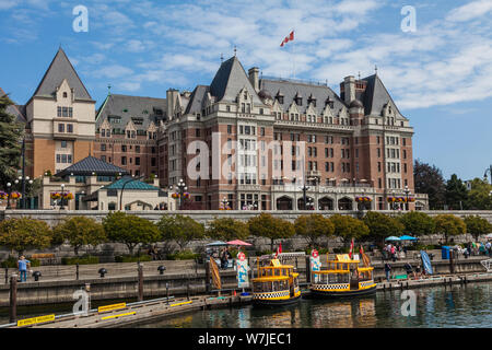 L'emblématique Hôtel Empress par l'arrière-port de Victoria en Colombie-Britannique Canada Banque D'Images