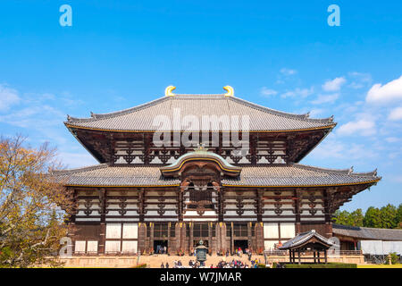 Nara, Japon - 29 octobre 2018 : : Grande salle du Bouddha Daibutsu den ou de temple Todaiji abrite le plus grand Bouddha assis en bronze et c'est aussi l'larges Banque D'Images