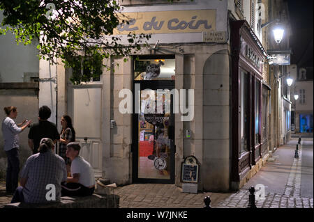 Le bistrot du coin (le bistrot à l'angle), Beaune FR Banque D'Images