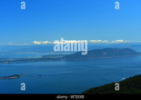 Vue panoramique sur les îles San Juan et Mt. Baker vus de mt, constitution sur Orcas Island, Washington Banque D'Images