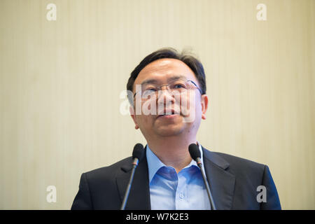 Wang Chuanfu, fondateur, président et directeur général de l'automobile chinois BYD fabricant Co Ltd, prononce un discours lors de la cérémonie d'inauguration de Shenzhen Banque D'Images