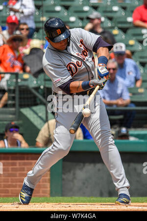 04 août 2019 : Detroit Tigers frappeur Miguel Cabrera # 24 hits un seul dans la première manche de la Ligue Majeure de Baseball pendant un match entre les Tigers de Detroit et les Texas Rangers à Globe Life Park à Arlington, Texas Detroit défait 9-4 Albert Pena/CSM Banque D'Images