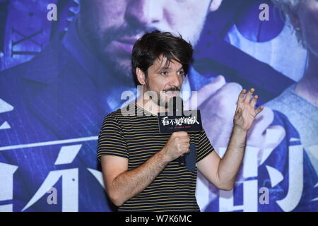 Le scénariste et réalisateur espagnol Oriol Paulo assiste à un événement de première de son nouveau film ''l'Invisible Guest'' à Beijing, Chine, 12 septembre 2017. Banque D'Images