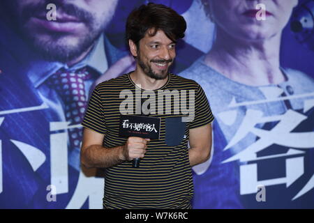 Le scénariste et réalisateur espagnol Oriol Paulo assiste à un événement de première de son nouveau film ''l'Invisible Guest'' à Beijing, Chine, 12 septembre 2017. Banque D'Images