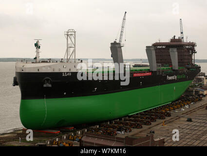 Le premier à double carburant général cargo, fabriqués pour la Finlande par le Jinling Shipyard, prend l'eau dans la ville de Nanjing, de Jiangsu est pr Banque D'Images