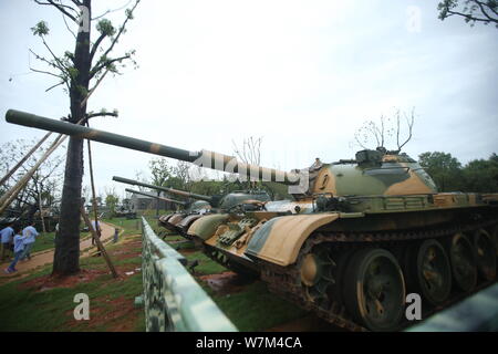 Un type de réservoir de 59 PLA Chinois (de l'Armée de libération des peuples) est l'Armée de l'air sur l'affichage à un parc à thème militaire pour marquer le 90e anniversaire de l'foundin Banque D'Images