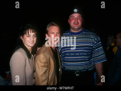 Las Vegas, Nevada, USA 22 octobre 1994 (exclusive) Nadia Comaneci Olympiens et Bart Conner posent à une séance photo et Jeux Olympiques de 1984 10 ans Réunion des gymnastes, le 22 octobre 1994 à Las Vegas, Nevada, USA. Photo de Barry King/Alamy Stock Photo Banque D'Images