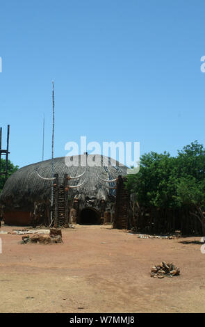 Entrée de la hutte principale à Shakaland Zulu Cultural Village, Eshowe, Kwazulu Natal, Afrique du Sud Banque D'Images