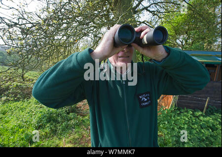 Gardiennage et surveillance volontaire des nids de balbuzards à Rutland Water. Royaume-uni, mai. Banque D'Images