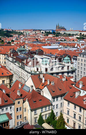 Prague République tchèque. Vue aérienne de la vieille Townd et le Château Banque D'Images