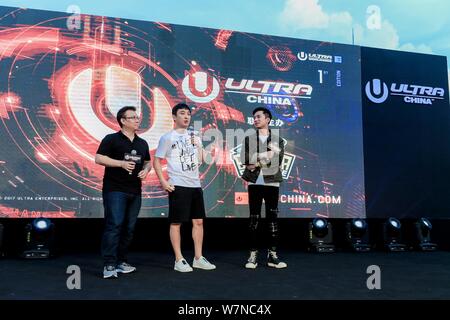 Wang Sicong, centre, le fils de Wanda Group Président Wang Jianlin, assiste à une conférence de presse pour la Chine Ultra Music Festival 2017 à Shanghai, Chi Banque D'Images