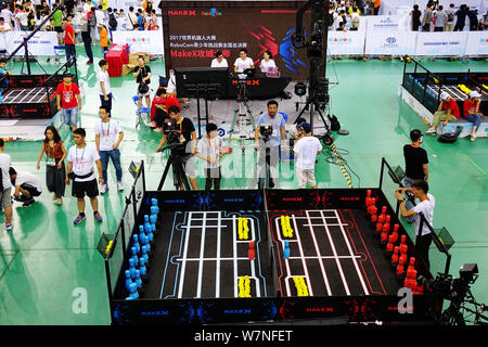 Les candidats à l'adolescence prendre part à la finale nationale du Défi de l'Adolescence RoboCom du monde Concours Robot 2017 à Wuhan, Chine centrale's H Banque D'Images