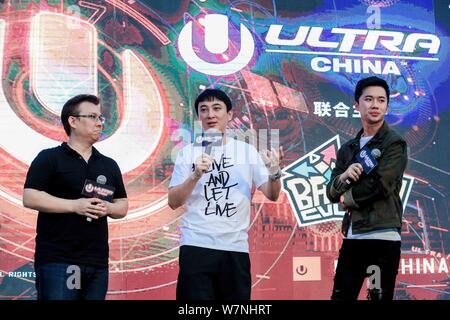 Wang Sicong, centre, le fils de Wanda Group Président Wang Jianlin, assiste à une conférence de presse pour la Chine Ultra Music Festival 2017 à Shanghai, Chi Banque D'Images