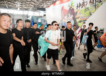 Wang Sicong, centre, le fils de Wanda Group Président Wang Jianlin, est représenté dans la 15e China Digital Entertainment Expo, également connu comme ChinaJo Banque D'Images