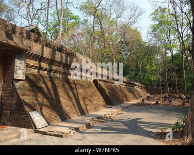 Wat Umong Suan Phutthatham Chaing Mai Banque D'Images