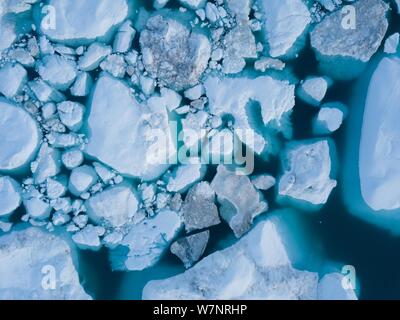 Image aérienne drone Icebergs Vue de dessus - le changement climatique et le réchauffement climatique. Les icebergs de la fonte des glaciers dans la région de icefjord Ilulissat, Groenland. Arctic Banque D'Images