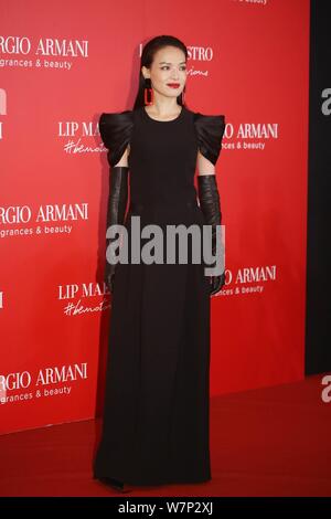 Modèle et actrice taïwanaise Shu Qi assiste à une conférence de presse pour les nouveaux produits de Giorgio Armani à Hong Kong, Chine, le 13 juillet 2017. Banque D'Images