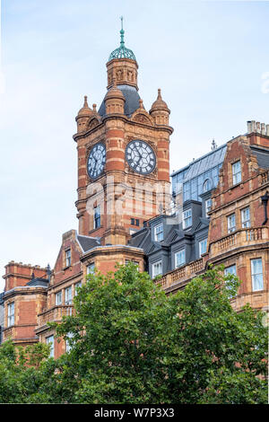 Le caractère distinctif de la tour de l'horloge hôtel historique de Marylebone Road à côté de Marylebone Station Banque D'Images