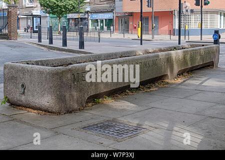 Par exemple bien conservé d'une défunte Metropolitan Fontaine d'eau potable et de l'élevage de bovins ou de l''Association creux creux de Somers Town, Londres Banque D'Images