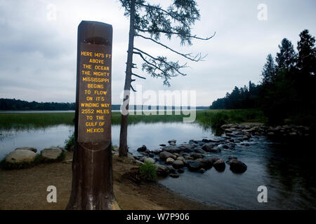 Les eaux de la tête de la rivière Mississippi à Itasca State Park. Au Minnesota, USA, Septembre 2011 Banque D'Images