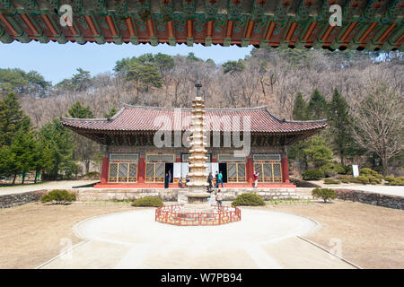 Temple bouddhiste Pohyon, Myohyangsan, République populaire démocratique de Corée (RPDC), la Corée du Nord, Avril 2012 Banque D'Images